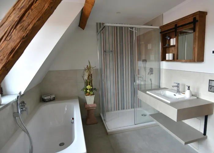 Mit 2 Schlafzimmern In Nahe Mulderadweg * Гримма