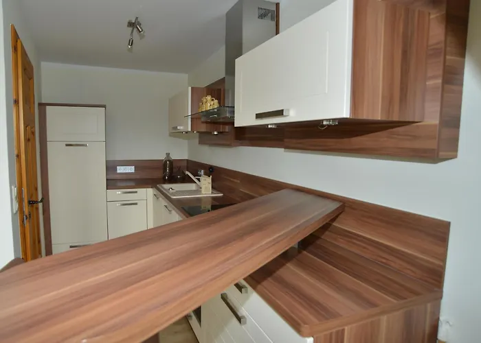 Mit 2 Schlafzimmern In Nahe Mulderadweg Гримма